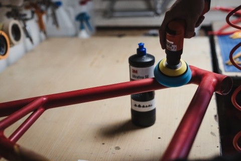 
	Odnowienie powłoki lakieru bezbarwnego (z uzupełnieniem ubytków w kolorach): od 1500 zł
	Poprawa jakości Twojego lakieru (szlifowanie, polerowanie oraz woskowanie powierzchni do poziomu odbicia lustra): od 750 zł
