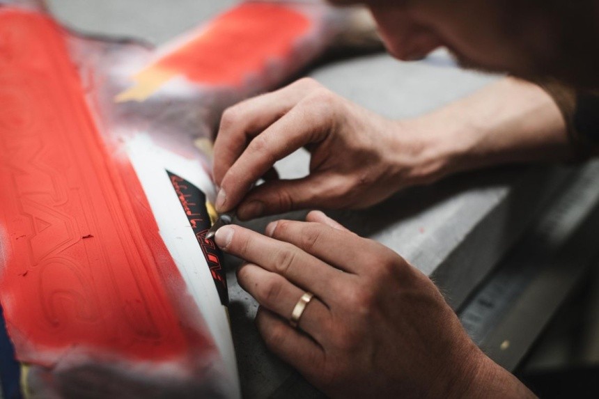 Jesteśmy najlepszą lakiernią rowerową w Polsce specjalizującą się w niestandardowych projektach. Malujemy i odnawiamy każdy rodzaj rowerów.